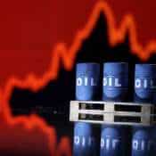 Oil steadies, heads for weekly drop on US economy worries