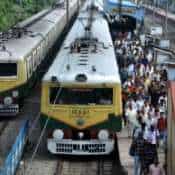 Mumbai&#039;s &#039;lifeline&#039; to come to a halt for 63 hours; 930 local trains cancelled; Central Railway tells reasons