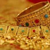 Gold slide continues; tanks Rs 700 to Rs 77,050 per 10 grams 