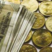 Rupee falls 1 paisa to 84.92 against US dollar in early trade