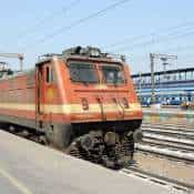 Delhi: 20 trains delayed due to dense fog and poor visibility on Christmas morning