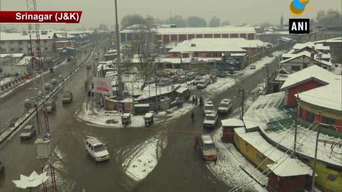 Srinagar shivers after receiving fresh snowfall