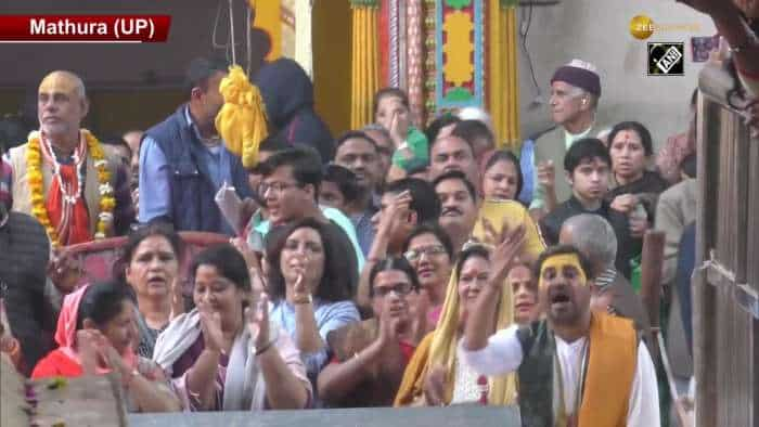 People celebrate ‘Phulera Dooj’ with great zeal at Dwarkadheesh Temple