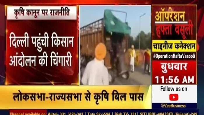 Youth Congress workers burns tractor near India Gate