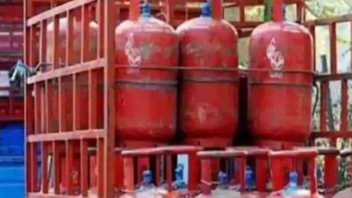 Inflation shock: LPG becomes costlier by Rs 50, know what is the new rate