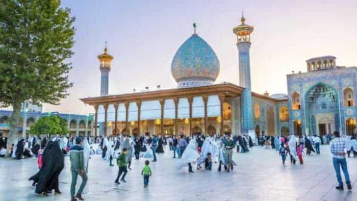 Firing In Iran&#039;s Cheragh Mosque, 15 Killed, More Than 40 Wounded