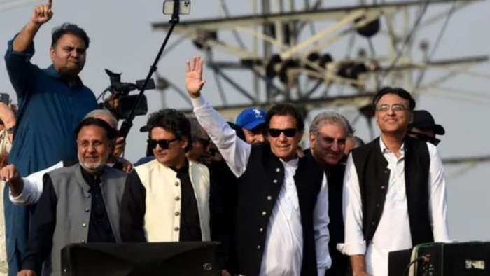 Pakistan: Imran Khan&#039;s Party Resumes Stalled Long March