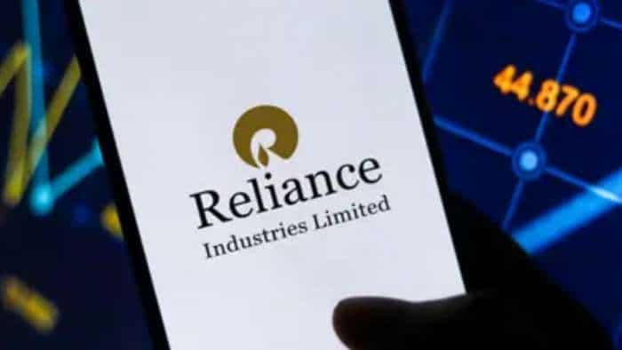 West Bangal, India - October 09, 2021 : Reliance Industries logo on phone  screen stock image Stock Photo - Alamy