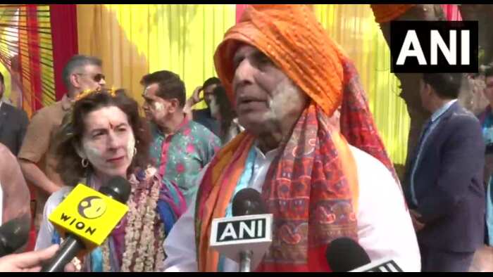 Holi 2023 photos: Politicians lead Holi celebrations
