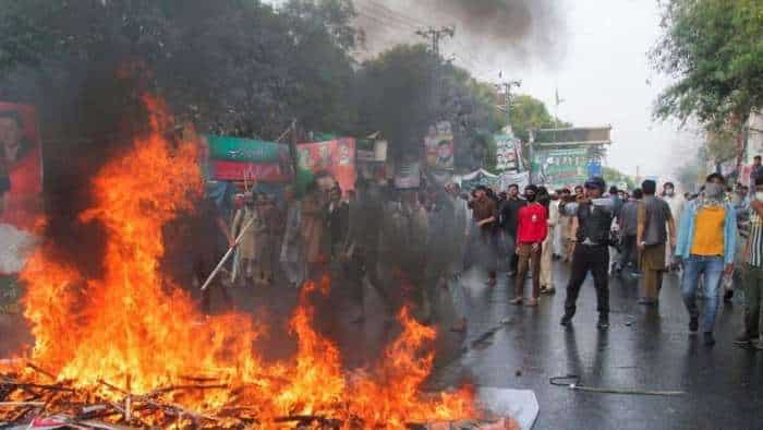 Pakistan on the boil as Imran Khan supporters clash with police - See PICS
