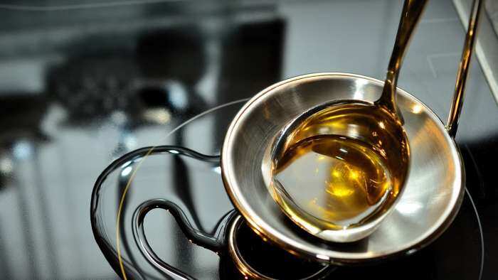 Edible oil prices may reduce by Rs 8-12 per litre as govt meets industry body 