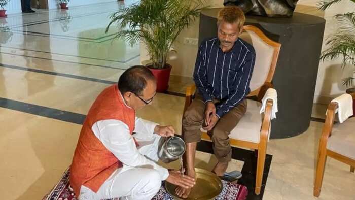 Madhya Pradesh: CM Shivraj Washes Feet Of Dalit Labourer Dashmath Rawat