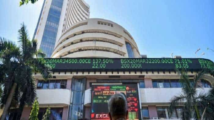 Bazaar Aaj Aur Kal: Sensex slips 308 points, Nifty remains below 19550