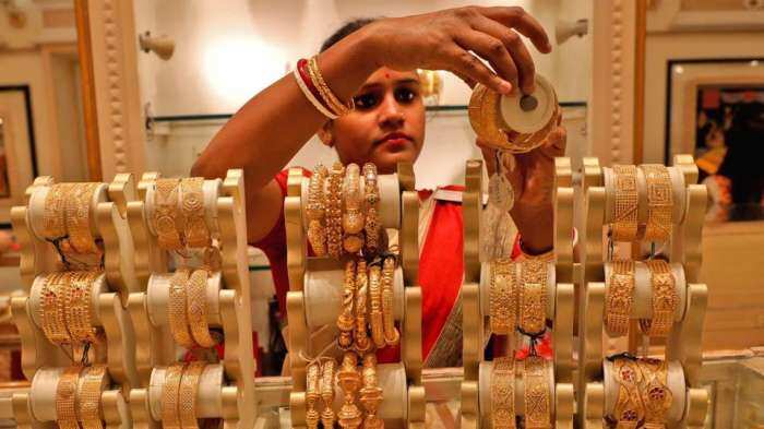 Gold and Silver price today (September 26, 2023): Precious metal trade under pressure; Gold helds Rs 58,630 level