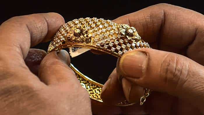 https://www.zeebiz.com/markets/commodities/news-gold-and-silver-price-today-october-4-2023-check-24k-gold-price-in-mumbai-delhi-chennai-kolkata-and-other-cities-257422