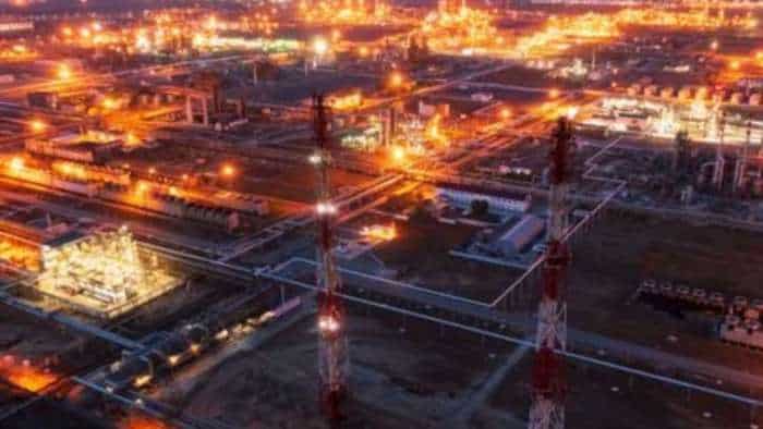  Oil prices rise after storm disrupts Kazakh, Russian exports 