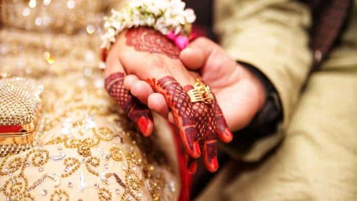  As wedding season blossoms, analysts pick stocks that can help investors make merry 