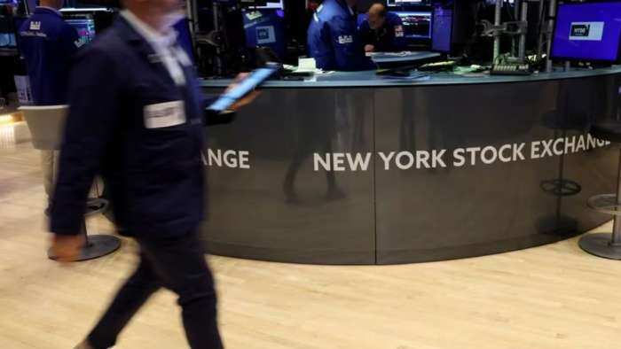Dow rallies to year&#039;s highest close, caps blockbuster month