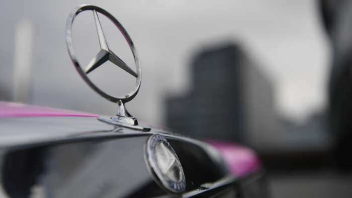  Mercedes-Benz and BMW partners to establish high-power charging network in China 