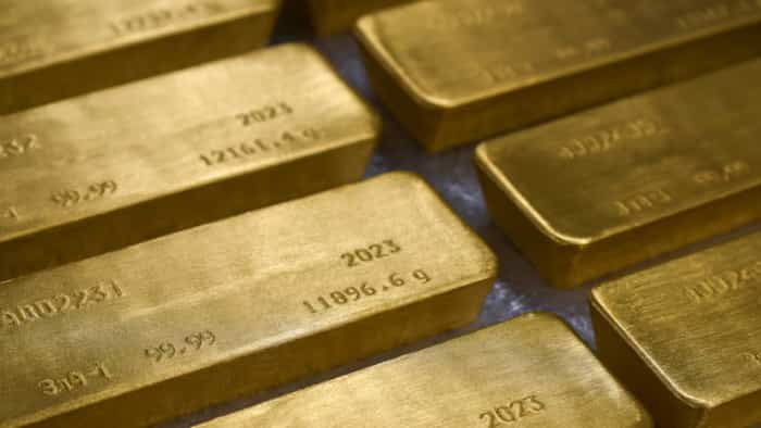 Gold falls Rs 250 to Rs 73,700 per 10 grams; silver stays flat