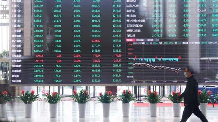 Asian Markets News: Stocks hit by tech slump; yen flails at intervention zone