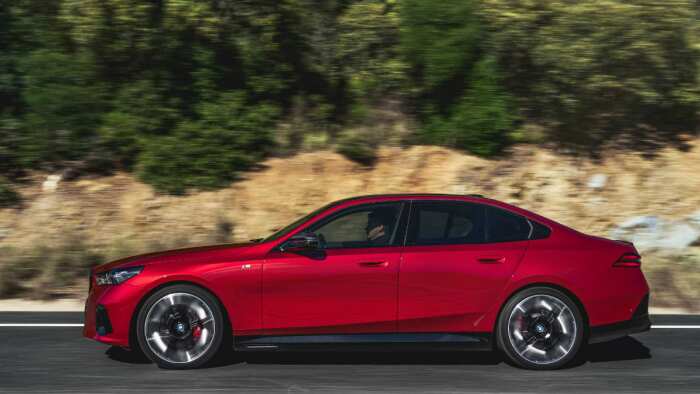 BMW India launches i5 M60 xDrive electric sedan in India, know features, colours and starting price