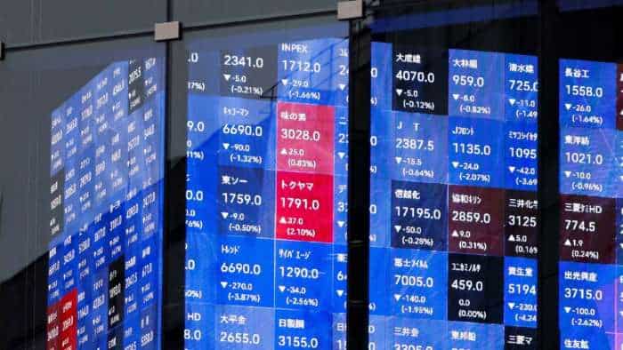 Asian Markets News: Stocks rise, yen wobbles after volatile start to week