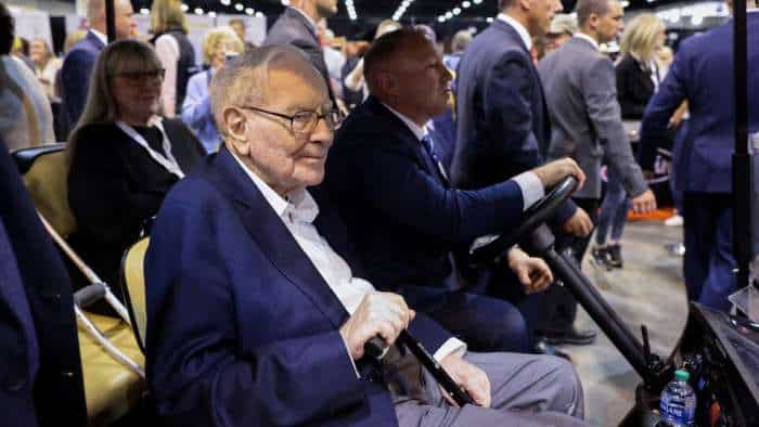 Buffett lauds Apple despite trimming stake, says Berkshire is in good hands