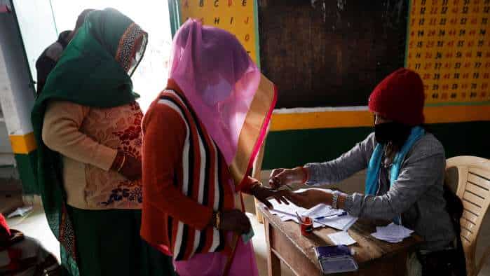  Lok Sabha polls in Maharashtra: 6.64% turnout till 9 am; Pawars among early voters 