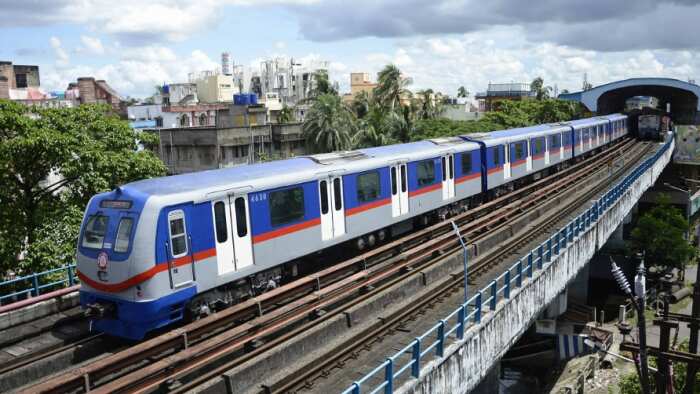 Kolkata metro suicide today news train services impacted as man jumps onto tracks at Netaji Bhavan station