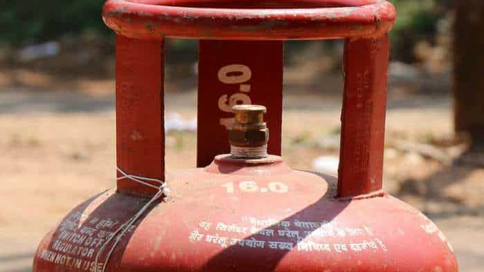 LPG Cylinder Price History cooking gas rate 5 year from 2019 to 2024 in 4 metros Delhi Mumbai Kolkata Chennai