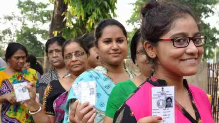 voting percentage in UP 28 per cent voter turnout till 11 am in lucknow banda barabanki Faizabad Fatehpur gonda hamirpur jalaun kaisarganj ls polls phase 5 elections
