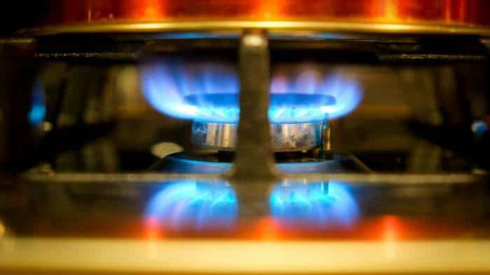 https://www.zeebiz.com/economy-infra/news-lpg-price-cylinder-rates-july-1-commercial-cooking-gas-becomes-cheaper-check-out-19-kg-14-kg-refill-rates-gas-new-delhi-mumbai-kolkata-chennai-298958