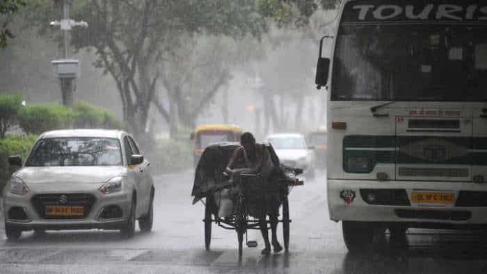 current temperature in delhi today 21 degrees celsius lowest minimum temp in September in 14 years says IMD humidity level at 98 air quality index satisfactory