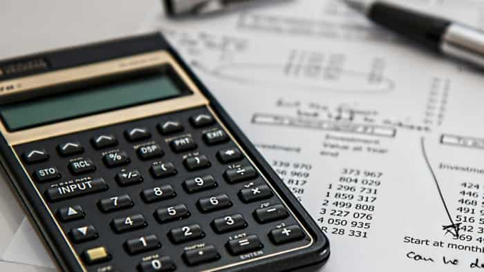 top 5 large and midcap funds return calculation for Rs 1,100, Rs 2,100 Rs 5,100 monthly SIP top fund quant canara robeco mirae asset emerging equities fund