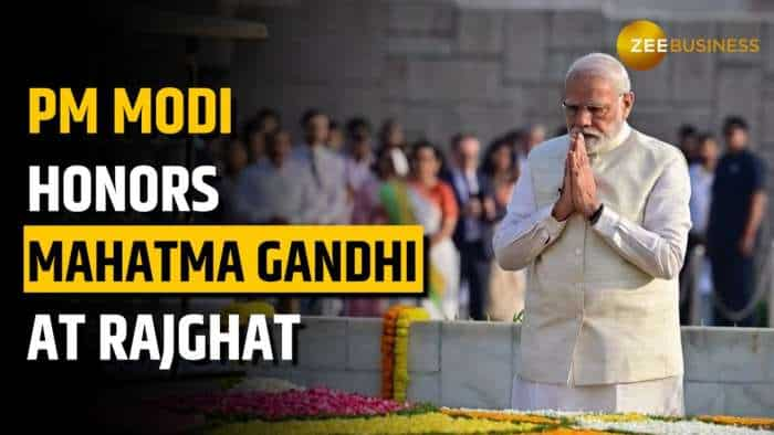 Modi Pays Tribute to Gandhi at Rajghat 