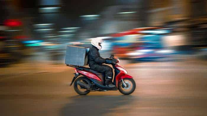 https://www.zeebiz.com/companies/news-swiggy-launches-xl-fleet-for-large-orders-expands-10-minute-bolt-delivery-enhances-food-delivery-speed-and-service-prepares-for-ipo-to-dominate-market-319938