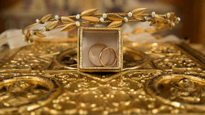 Gold rate today: Gold prices continue to fall; trades near Rs 75,900/10 gm