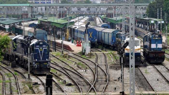 https://www.zeebiz.com/indian-railways/news-cyclone-dana-sealdah-division-train-services-to-be-suspended-for-14-hours-find-out-when-322935