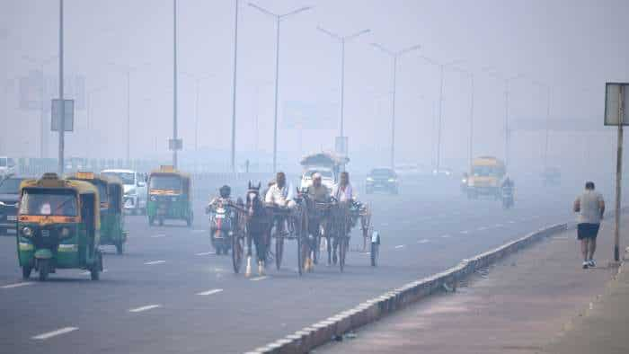  Delhi's air quality improves to 'poor', night temperature settles at 19.2 degrees Celsius 