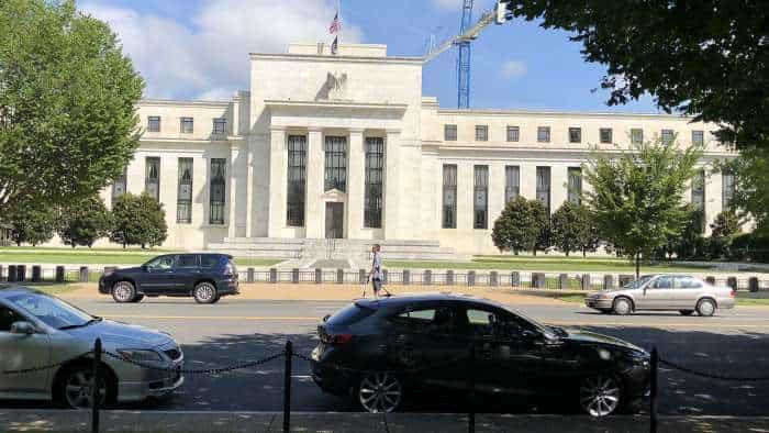 https://www.zeebiz.com/economy-infra/world-economy/news-us-fed-slashes-interest-rates-by-25-basis-points-amid-weakening-labour-market-325109