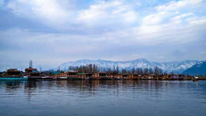  Srinagar experiences winter chill as minimum dips to 0.7 degrees Celsius  