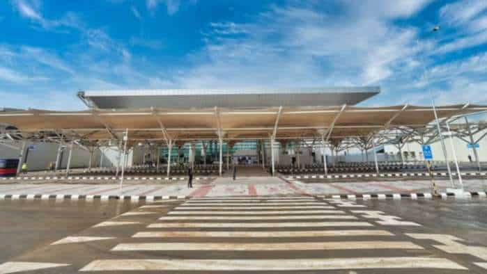 https://www.zeebiz.com/trending/news-delhi-airport-becomes-indias-first-to-connect-150-destinations-strengthening-its-global-aviation-hub-status-333105