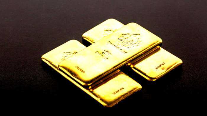 https://www.zeebiz.com/personal-finance/photo-gallery-top-7-gold-etfs-with-best-highest-cagr-annual-returns-in-3-years-calculator-no-1-mutual-fund-has-converted-inr-rs-700000-into-1079960-lic-hdfc-uti-invesco-fof-domestic-pure-price-benchmark-333814
