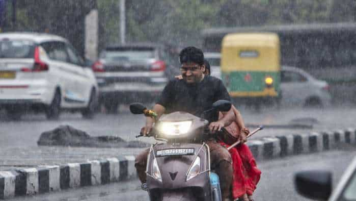 https://www.zeebiz.com/trending/news-delhi-rains-today-delhiites-woke-up-to-a-drizzle-and-fog-on-monday-86-degrees-celsius-temperature-air-quality-severe-india-meteorological-department-334504