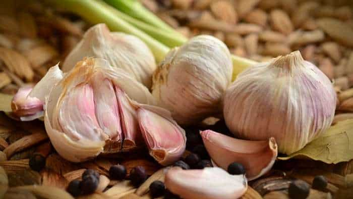  Minister Piyush Goyal assures garlic traders to look into alleged illegal imports issue 