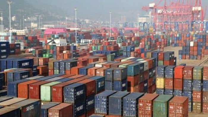  China's exports grew 10.7% in December, beating estimates ahead of uncertainty over trade tariffs 