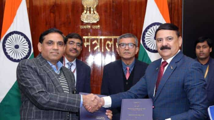 https://www.zeebiz.com/india/news-ministry-of-defence-signs-rs-2960-crore-deal-with-bdl-bharat-dynamics-limited-for-medium-range-surface-to-air-missiles-mrsam-339716