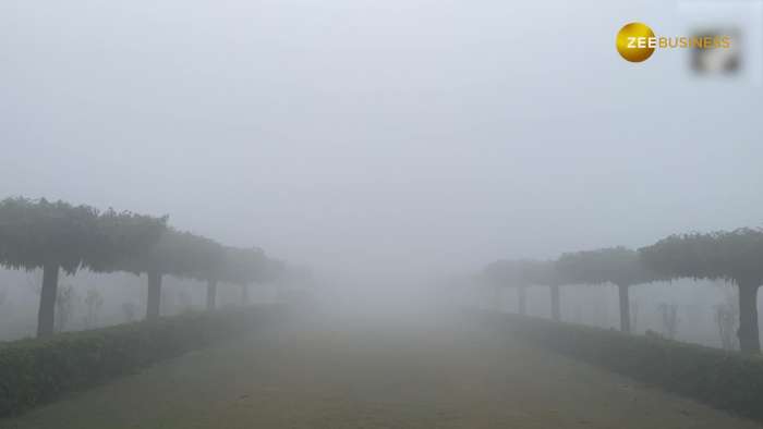  Taj Mahal ‘disappears’ as Dense Fog Covers the Iconic World Heritage Site 