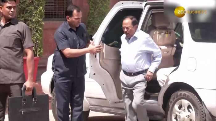 https://www.zeebiz.com/india/video-gallery-nsa-ajit-doval-meets-us-director-of-national-intelligence-tulsi-gabbard-duo-discusses-india-us-ties-351194